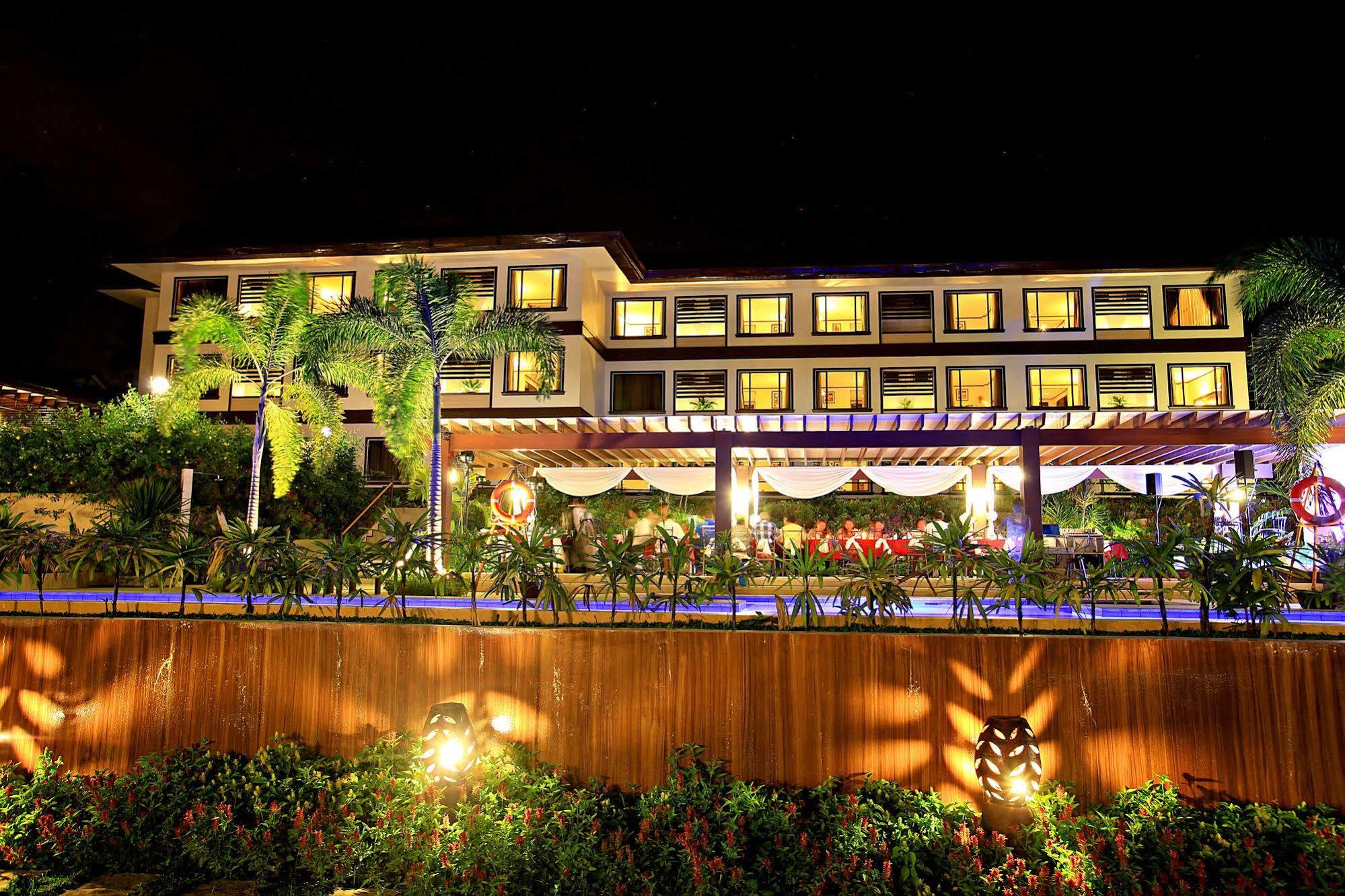 Hotel Tropika Davao City Extérieur photo