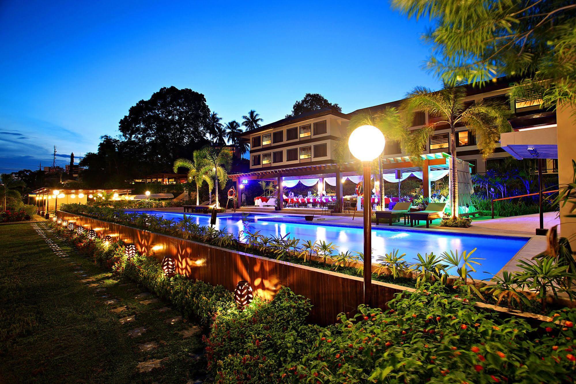 Hotel Tropika Davao City Extérieur photo