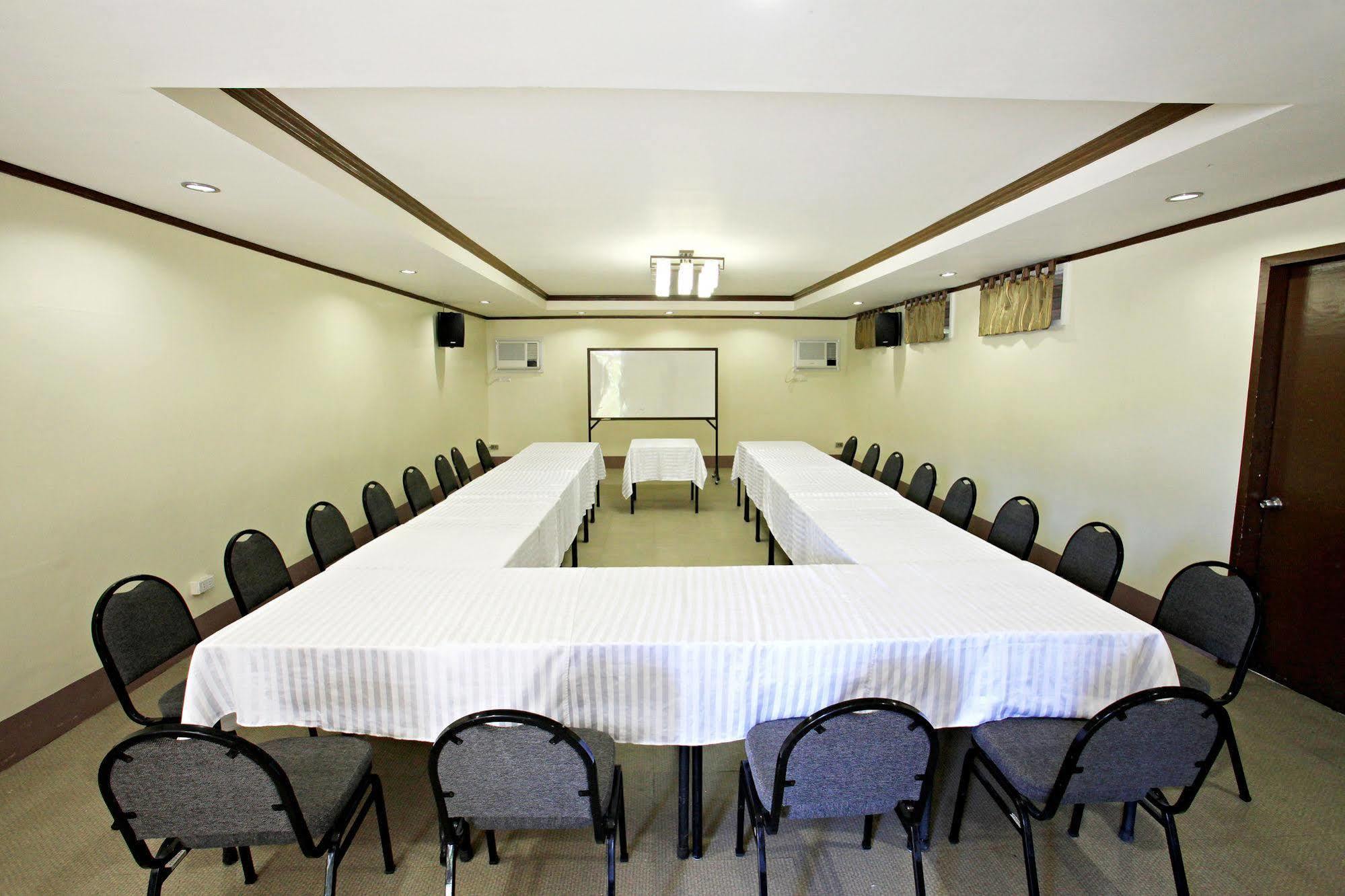 Hotel Tropika Davao City Extérieur photo
