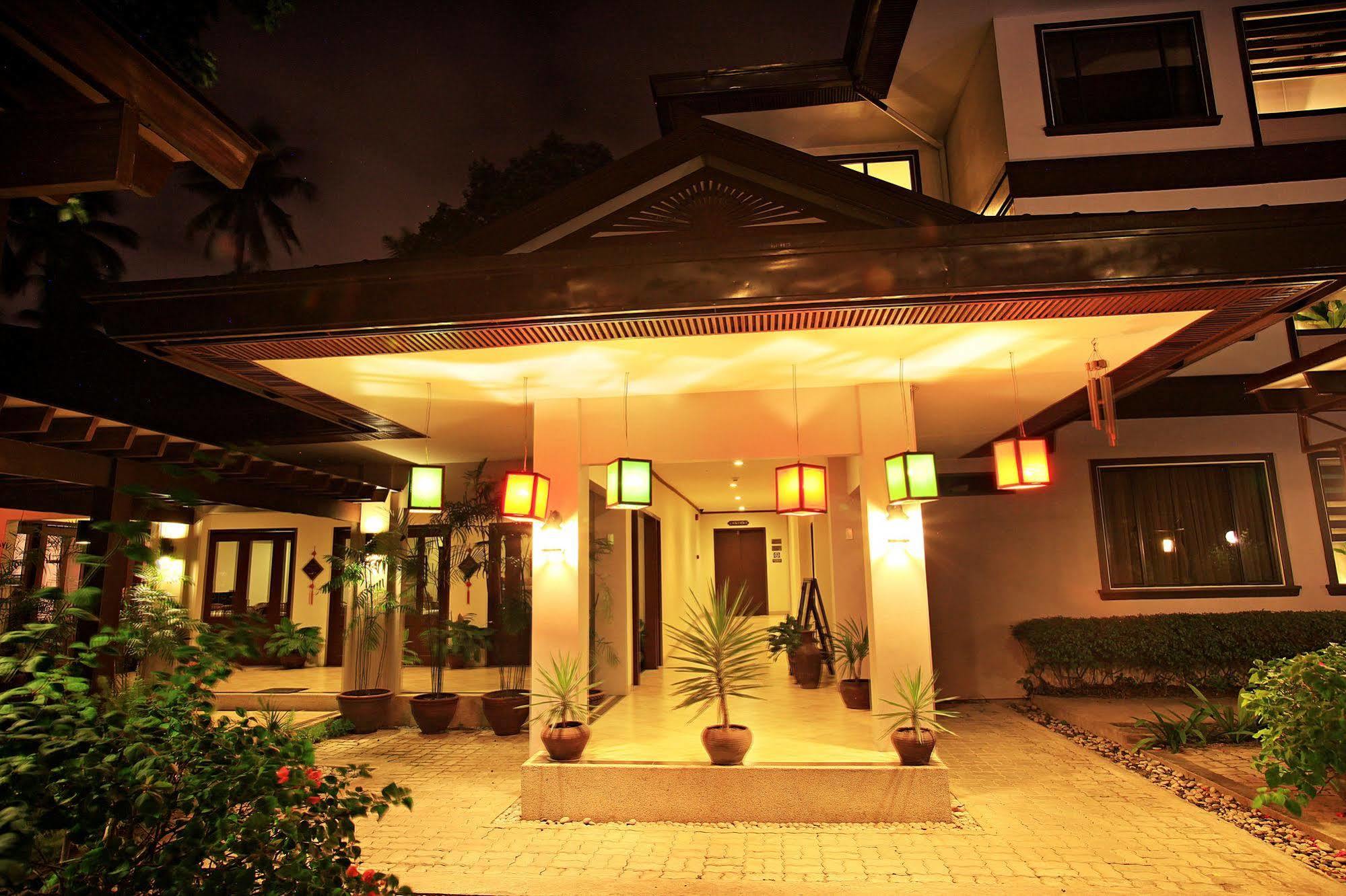 Hotel Tropika Davao City Extérieur photo