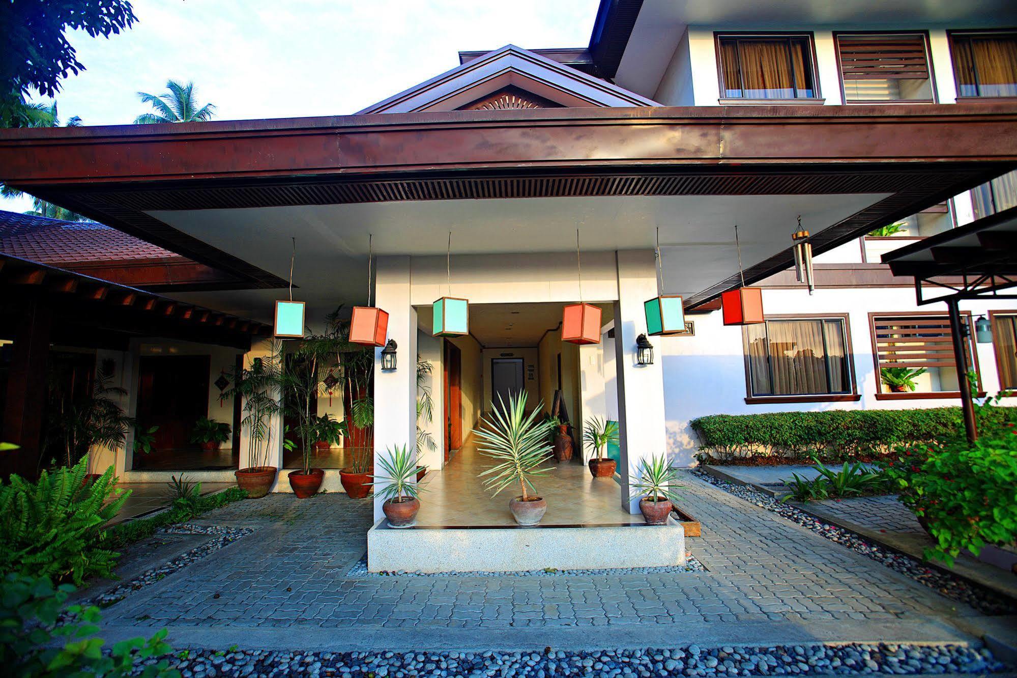 Hotel Tropika Davao City Extérieur photo