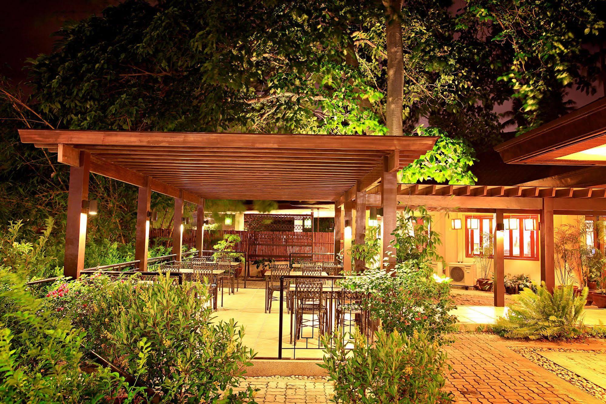Hotel Tropika Davao City Extérieur photo