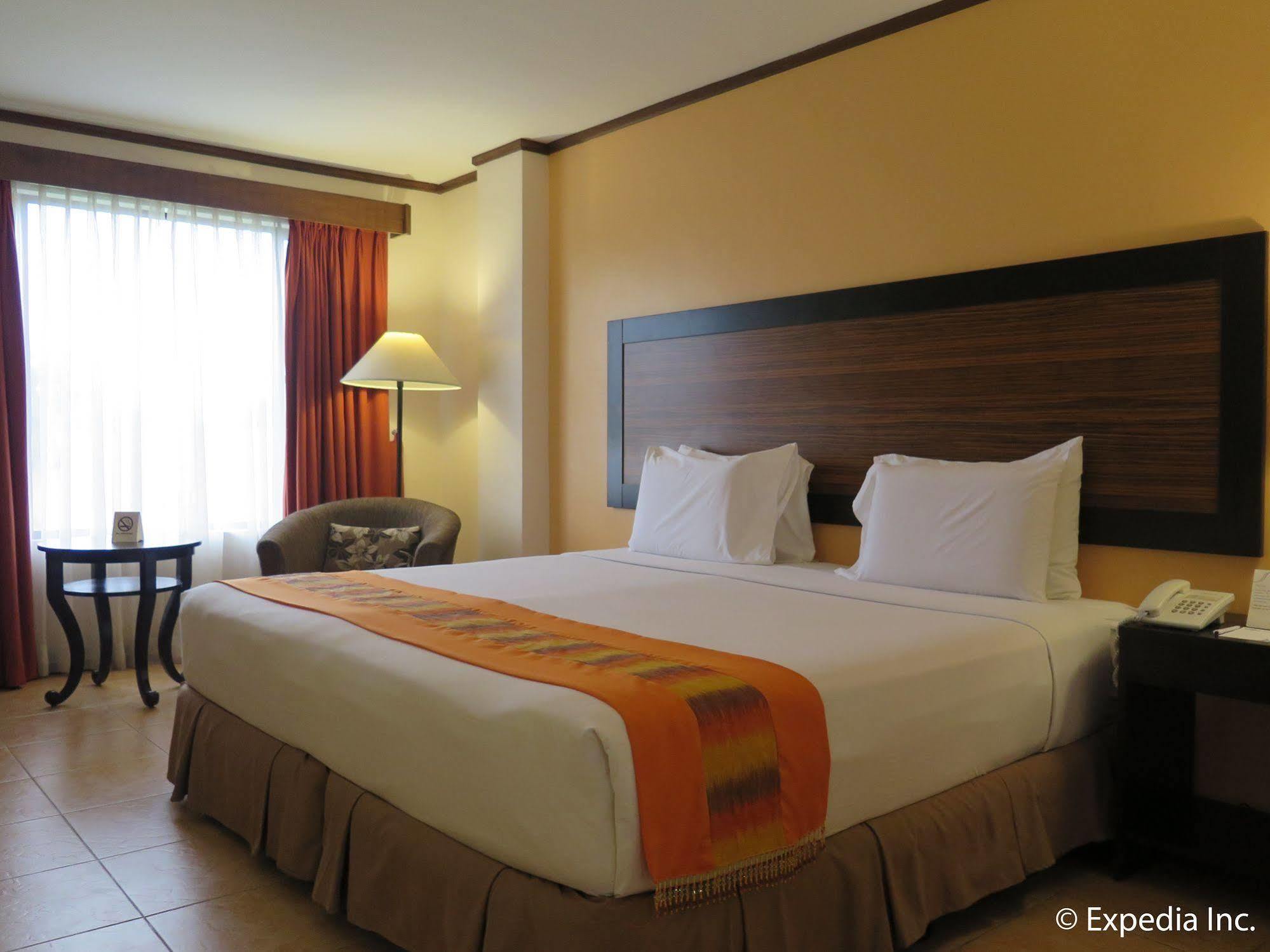 Hotel Tropika Davao City Extérieur photo