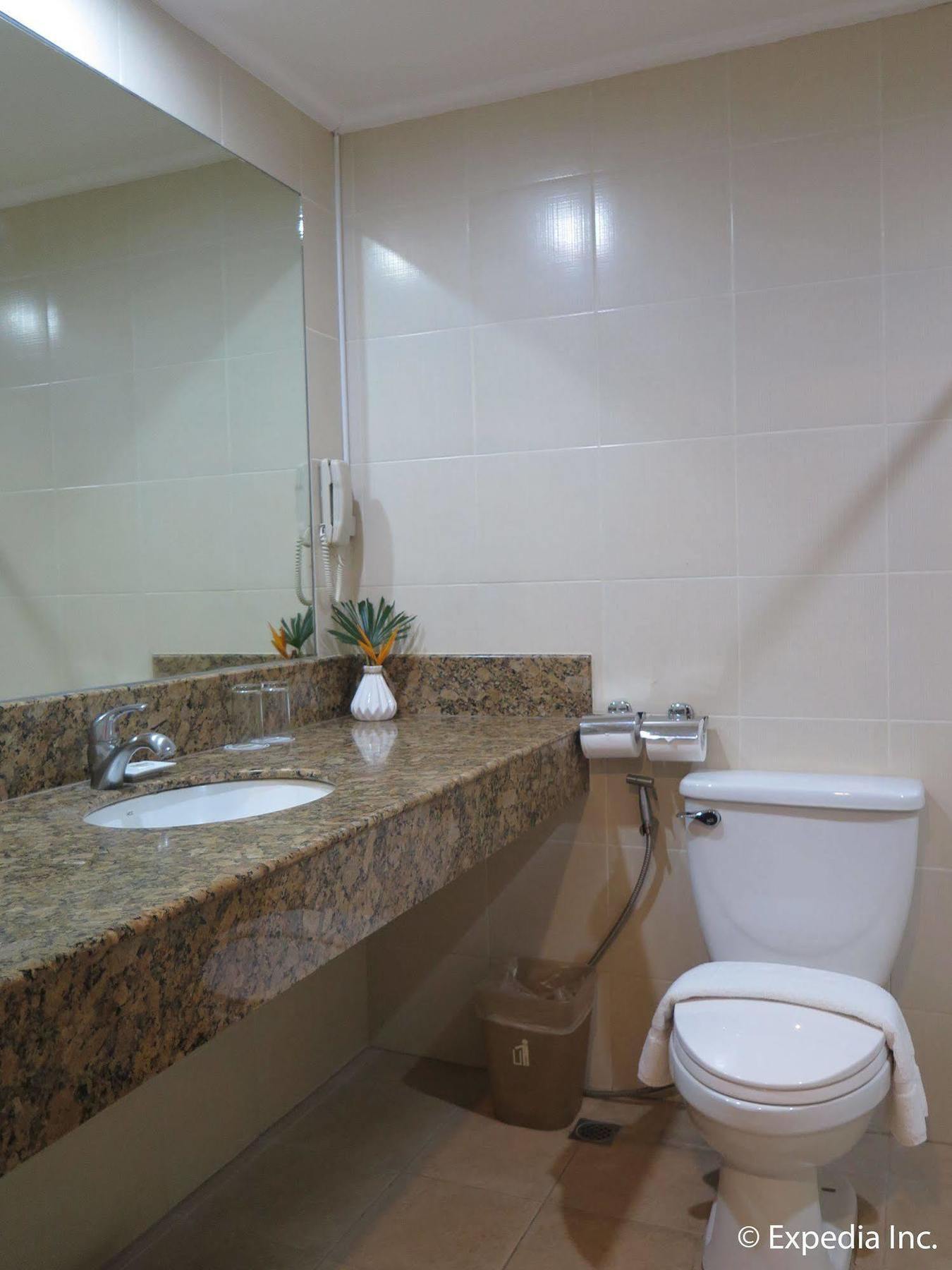 Hotel Tropika Davao City Extérieur photo