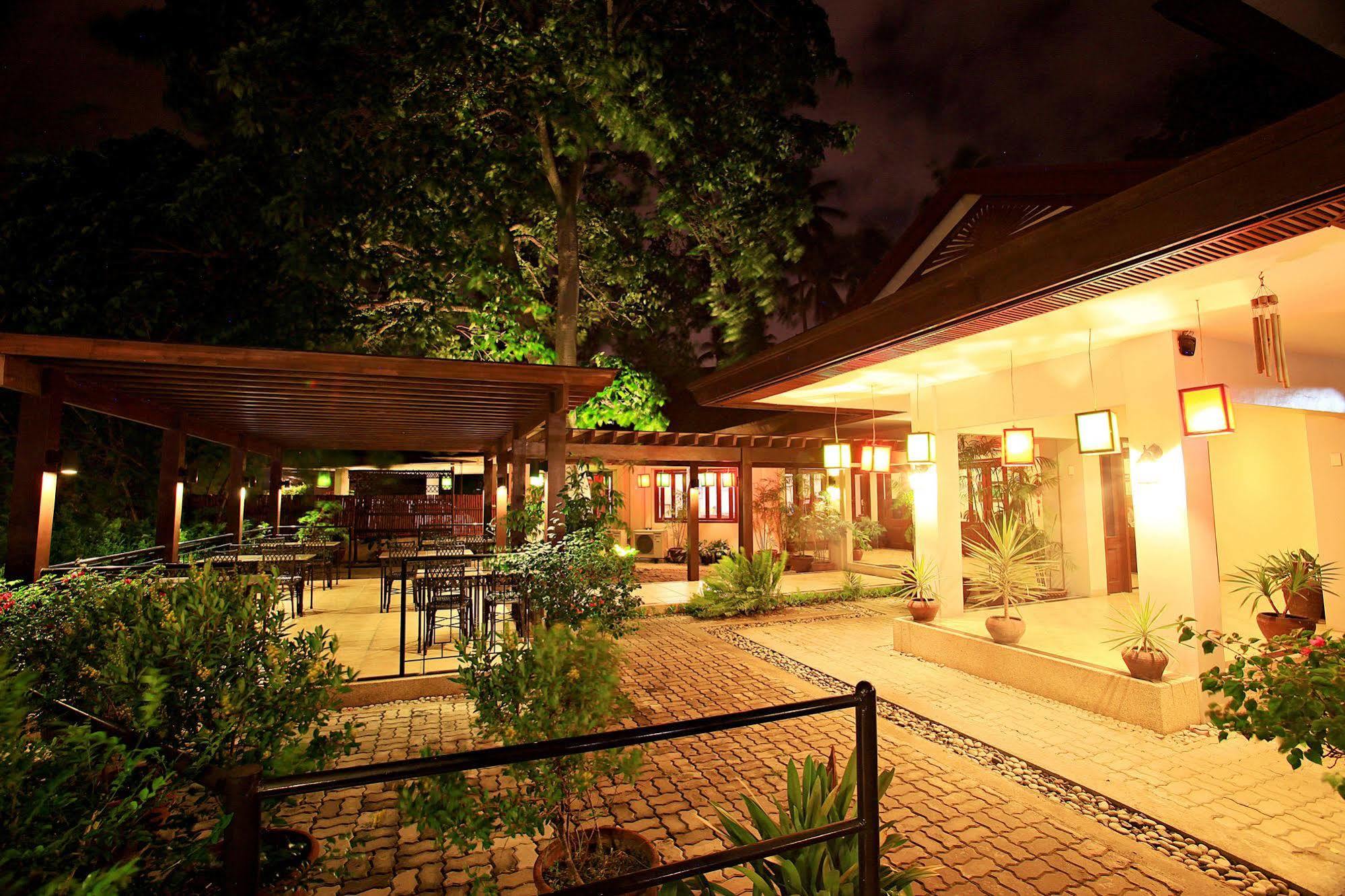 Hotel Tropika Davao City Extérieur photo